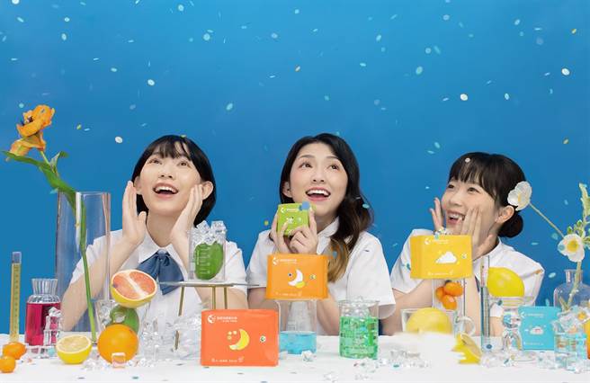 愛康涼感果香棉「檸橙派對」升級5款精油配方，迎接初夏第一道的沁涼清新感。圖片來源：愛康涼感衛生棉。