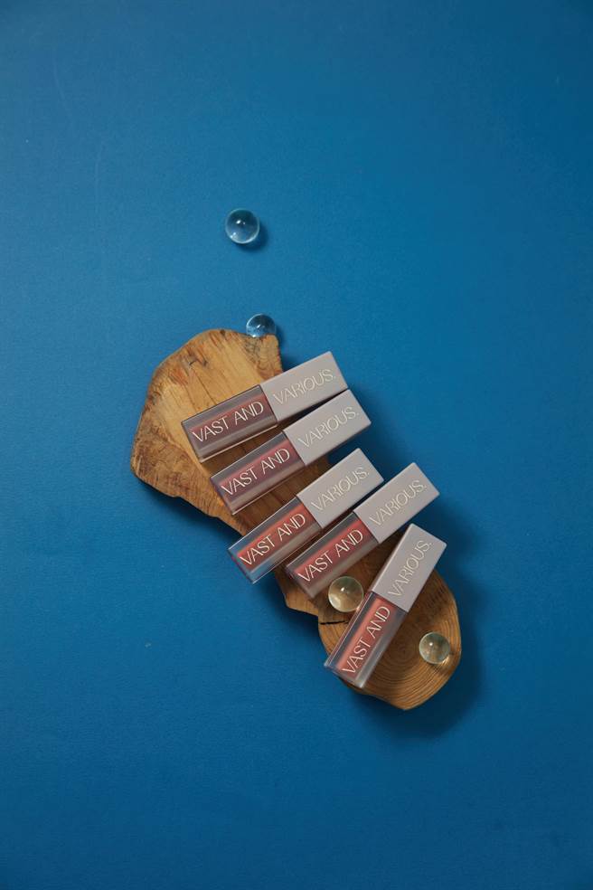 Vast and Various莫内系列 3in1唇釉3.1g，760元。（Vast and Various提供）