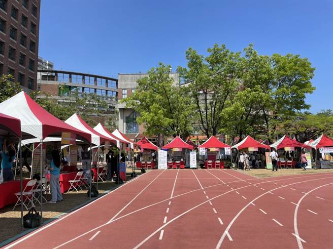 文藻校园徵才博览会。（洪靖宜摄）