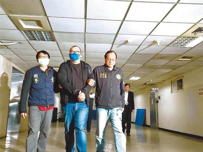 前職籃球員經紀人劉維霖（左2）涉嫌自網路取得HBL球員的猥褻影片，恫嚇若不出面處理就散布影片，新北地檢署查出至少有24名被害者，今依違反兒少性剝削等罪將他起訴。（中時資料照）