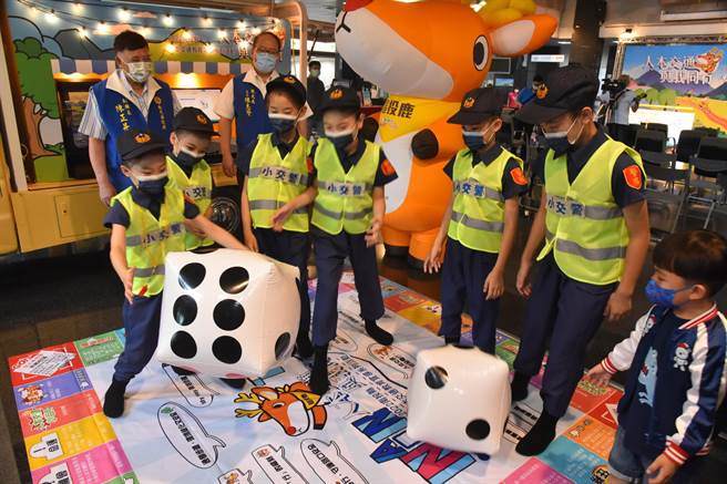 宣导将持续到９月，期间将结合县内活动办理闯关、着色、影音创作、IG摄影比赛等，共同推广人本交通。(县府提供／吴建辉南投传真)