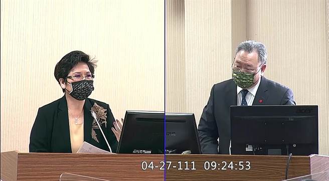 国民党立委温玉霞质询外交部次长俞大㵢(取自立法院直播画面)