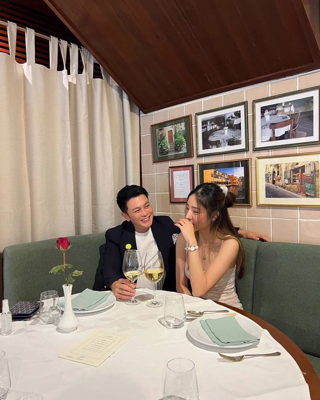 Tangmo有位帥氣圈外男友，經營一家服裝店，追悼會時曾曬出兩人婚戒。(圖/Tangmo IG)