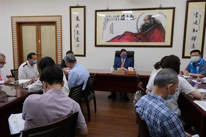 新竹縣防疫應變中心日前成立，召集各局處提供相關協助。（新竹縣府提供／邱立雅竹縣傳真）