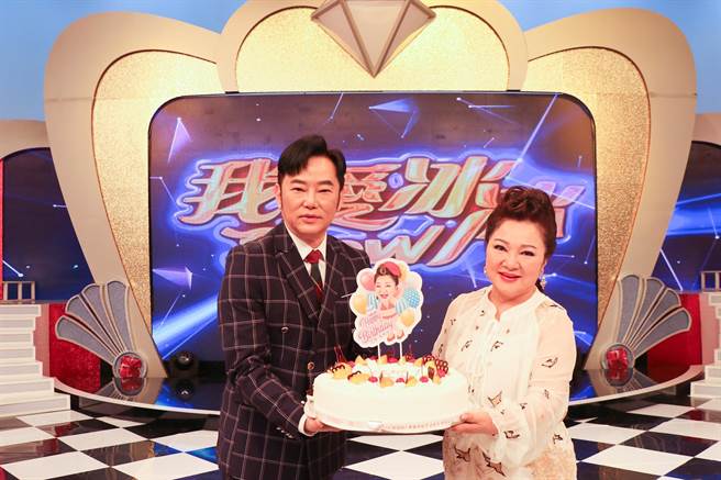 陽帆（左）替白冰冰慶祝67歲生日。（中視提供）