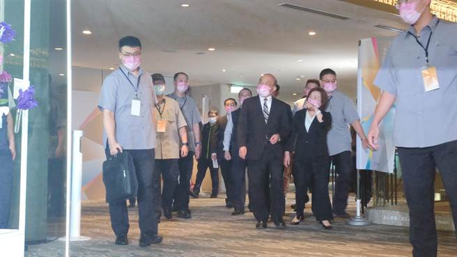 行政院长苏贞昌今天出席模范劳工表扬典礼。（林良齐摄）