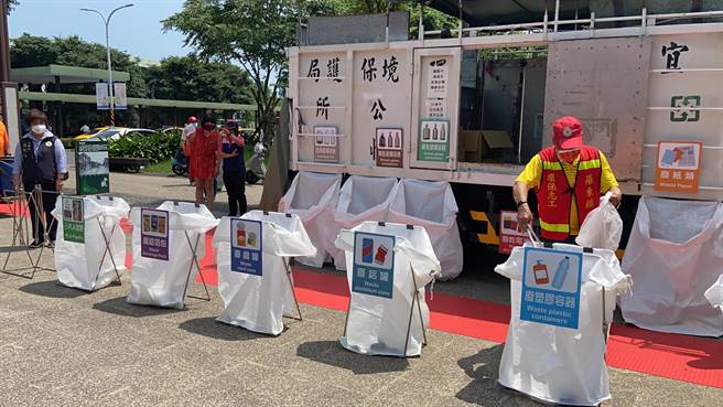 請民眾落實資源回收分類的工作。（吳佩蓉攝）