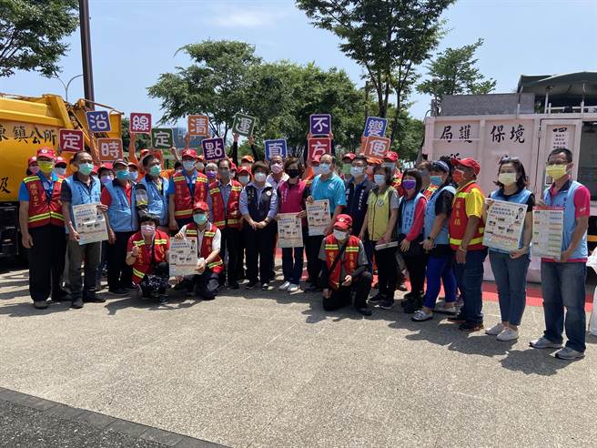 公所新增的5個定時定點區，從早上7點30分在北區的公正路390號（六扇門湯鍋），接著是上午8點50分東區的羅東火車站前站與上午10點的後站、中午12點20分南區的東光國中，最後一站為下午1點30分西區的羅東鎮養護所。（吳佩蓉攝）