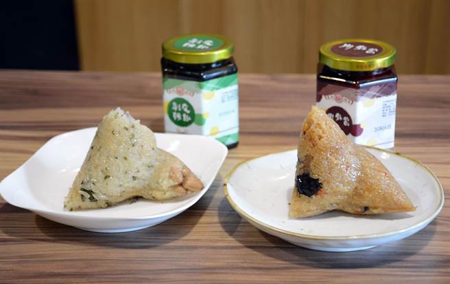 剥皮辣椒鸡与麻辣锅口味粽子，已掳获饕客味蕾。（林和生摄）