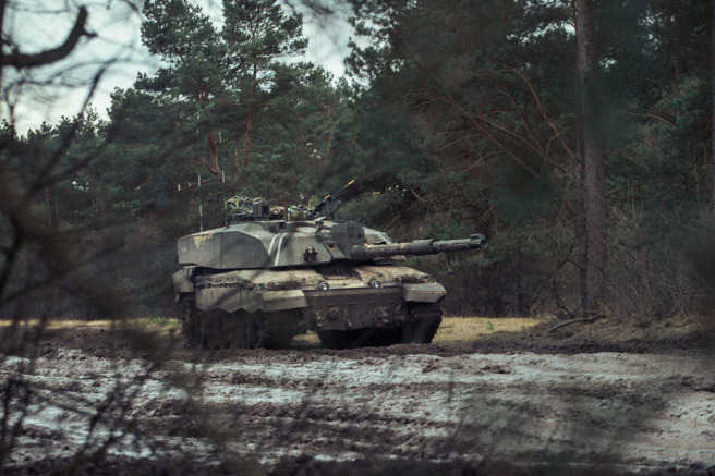 在英国称愿意提供部分挑战者2式战车（如图）后不久，波兰便宣布向乌克兰提供T-72战车。（图／英国陆军脸书）