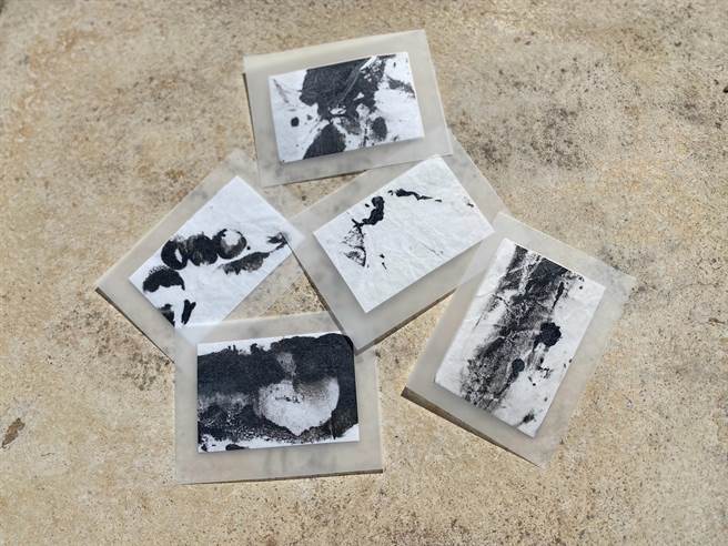 编舞新锐王宇光获奖舞作《捺撇》，本周末在希腊埃莱夫西纳登场，演出结束观眾可拿到宣纸裁成的卡片，留作特别纪念。（微光制造提供）