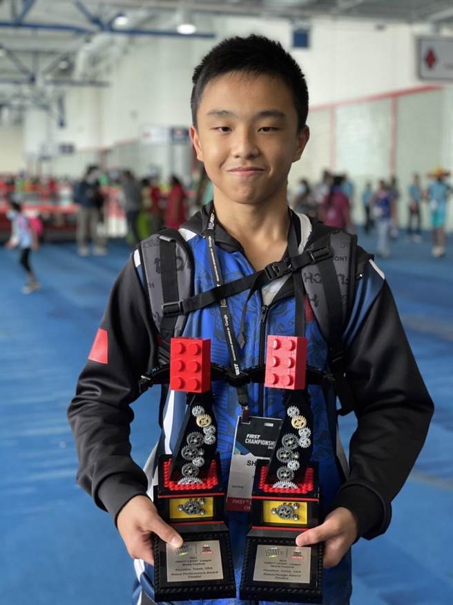 華盛頓中學國際部國國一學生陳紹齊日前赴美國休士頓參加「2022 FIRST世界機器人冠軍賽」表現優異。（華盛頓中學提供）