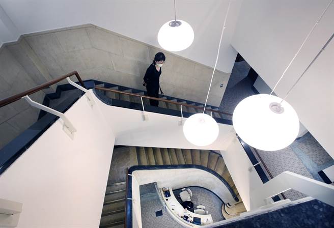 国家摄影文化中心台北馆一周年馆庆27日举行，台北馆建筑前身为1937年落成的「大阪商船株式会社台北支店」，是风格古朴的市定古蹟。（范扬光摄）