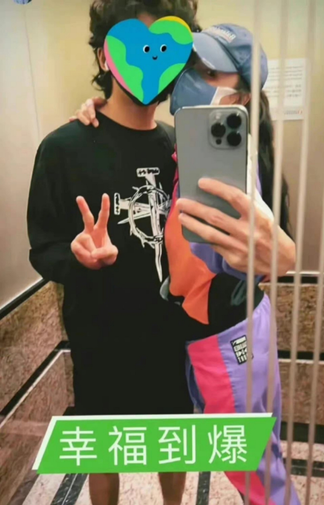 最近張柏芝曬出一張貼臉「小鮮肉」的自拍，細看發現是她的大兒子Lucas。(圖/ 摘自張柏芝IG)