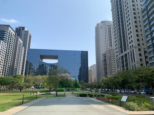 （台中市政府坐落七期新市政核心，周围房价一年来涨幅逾三成。图／曾丽芳）