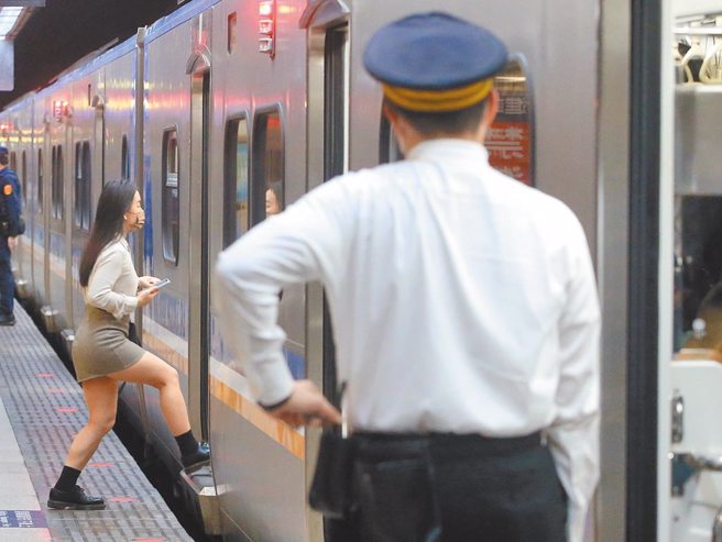 台鐵轉運站傳出有交通部高官在站內咆哮站務員事件，還問對方「這樣對俸點800點的交通部官員說話」。(示意圖，非當事人／本報資料照、趙雙傑攝)