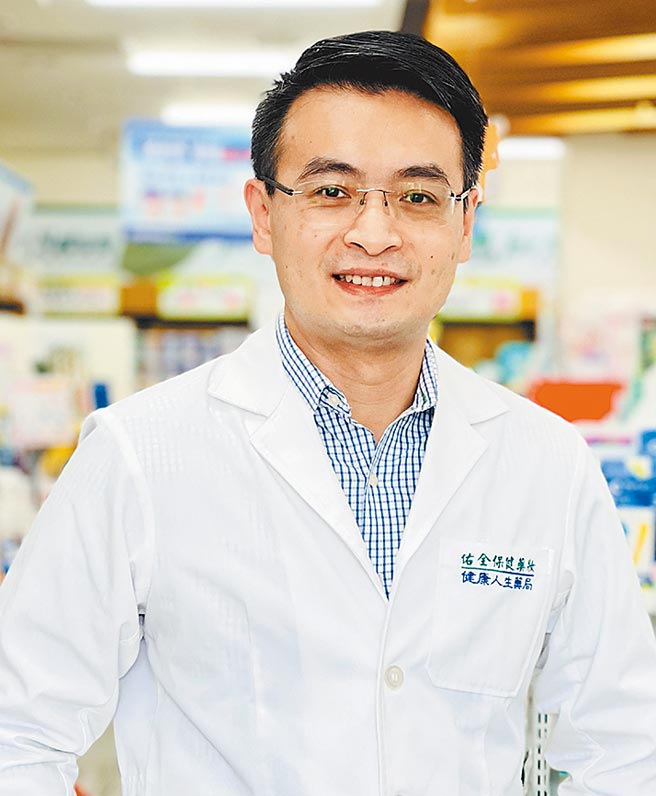 佑全保健药妆药师林帛缙表示，正确摄取优质蛋白、增加运动强度、良好睡觉品质与保持肠道健康，能提升免疫力。图／药师林帛缙提供