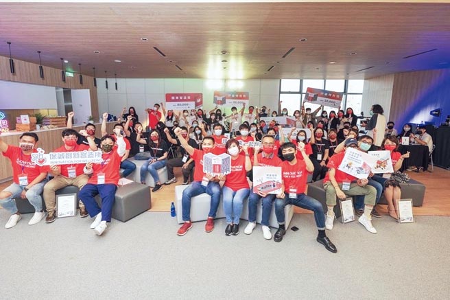 保诚人寿导入内外部资源，帮助学生落实健康、财务与社会层面的解决方案，进一步成就人们福祉。图／公司提供