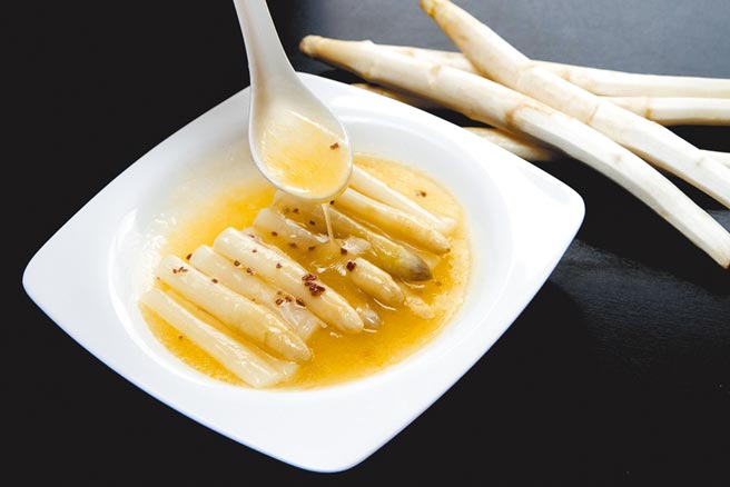2.點水樓推出雞汁白蘆筍。（點水樓提供）