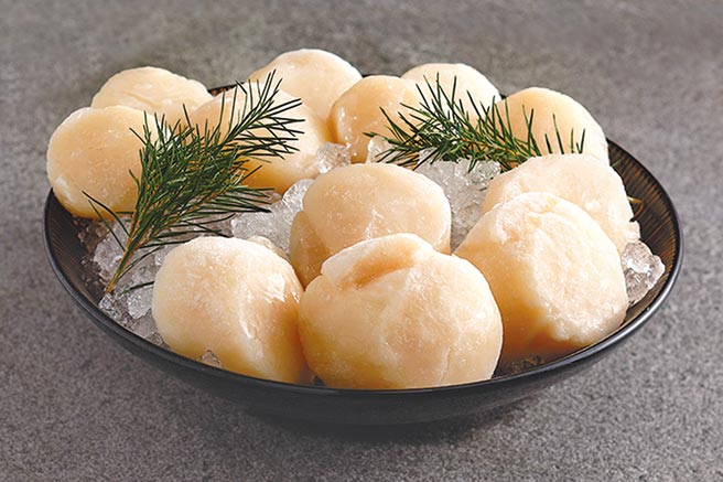 4.美福食集精選20多項世界各地頂級食材，可生食的日本進口特大干貝3L也有優惠價。（美福食集提供）