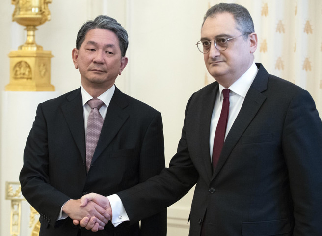 日俄2019年曾就北方四岛争议进行谈判，右为俄罗斯副外长莫古洛夫（Igor Morgulov）（图/美联社）