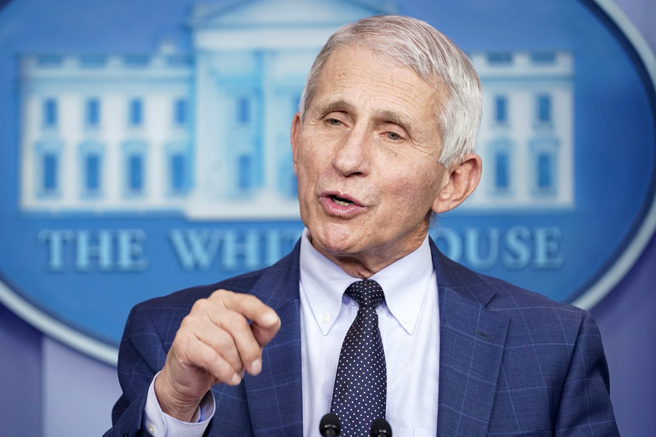 白宫最高防疫专家佛奇（Anthony Fauci）26日表示，美国已经走出新冠大流行阶段。（资料照／美联社）