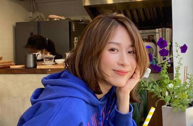 邝文珣47岁近照相当不科学。（图／取材自邝文珣Instagram）