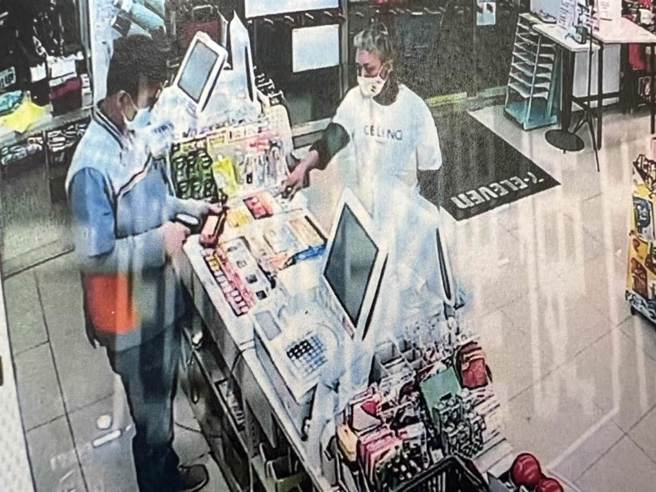 陈姓女子年初二与母亲争吵，逼母亲喝尿将人打成重伤后，还跑去超商买酒，陈女被依伤害直系尊亲致死罪起诉。（民眾提供／袁庭尧高雄传真）