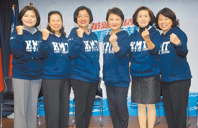 国民党昨通过徵召云林县长张丽善（左一）、彰化县长王惠美（左三）、嘉义市长黄敏惠（右一）及宜兰县长林姿妙（右二）争取连任。图为2018年县市长选战时，国民党「挺女力」造势活动，当年选举结果，6女将全垒打，右三为台中市长卢秀燕，左二为花莲县长徐榛蔚。（本报资料照片）