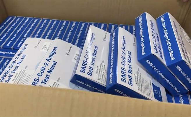 指挥中心澄清，实名制是直接徵用罗氏公司所生产的快筛试剂。（谢佳潾摄）