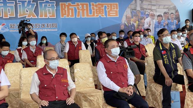 新北市长侯友宜上午视察防汛演习。（吕健豪摄）