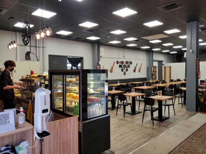 8号仓库变成一间餐厅。（周丽兰摄）