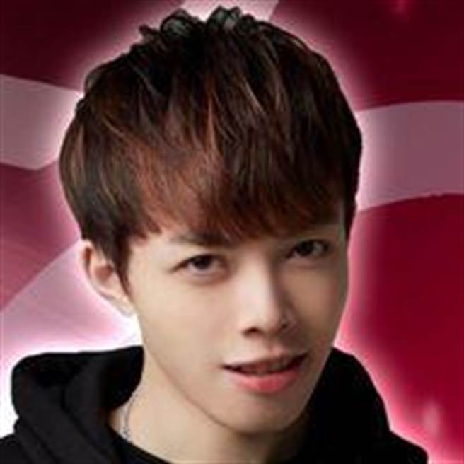 經營YouTube頻道「MoYung 慕容公子」的香港籍YouTuber容嘉亮，2020年8月間將香港知名電競實況主A女的猥褻照公開放在其臉書、IG粉專。新北地檢署今依妨害秘密等罪起訴。（蔡雯如翻攝）