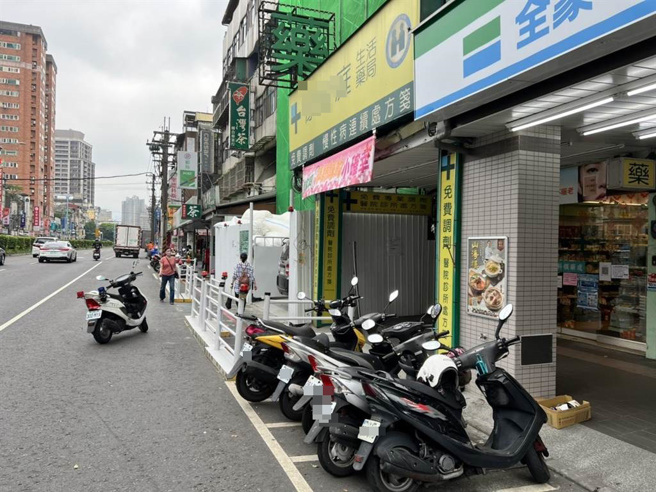 戴姓女子因排队时抽菸引发纠纷。（民眾提供）