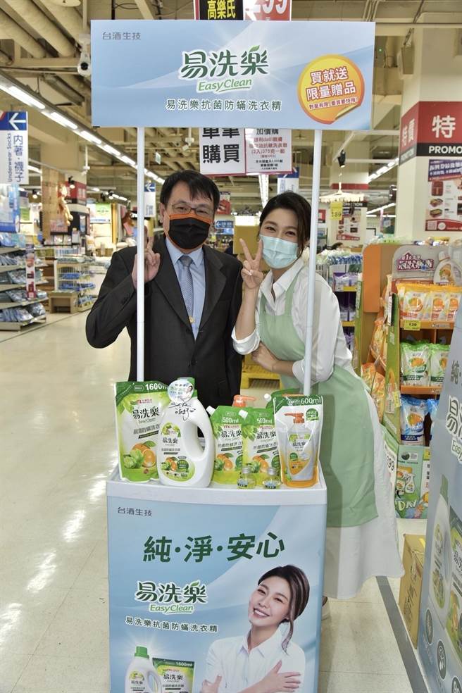 白家绮担任一日店长。（民视提供）