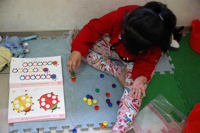 台灣世界展望會與台大社會工作學系教授陳毓文合作參與22國組成的「跨國兒童研究福祉研究調查計畫」。（展望會提供／林良齊台北傳真）