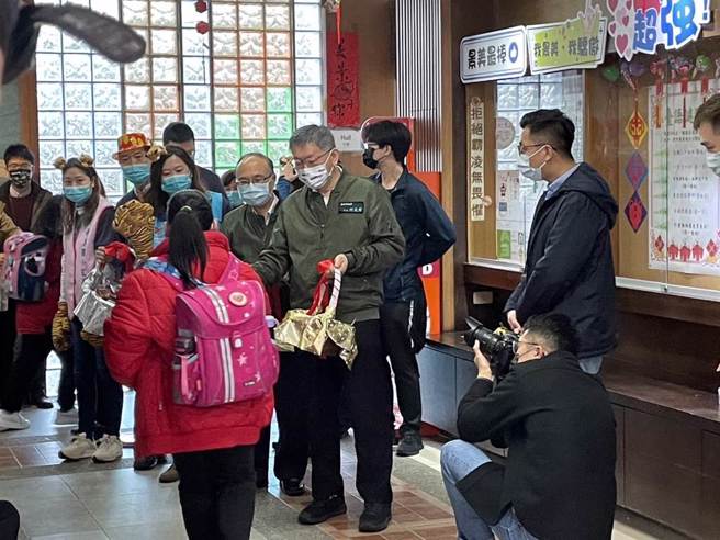 北市國小5／5打疫苗 明線上會議請學校示範接種（張立勳攝）