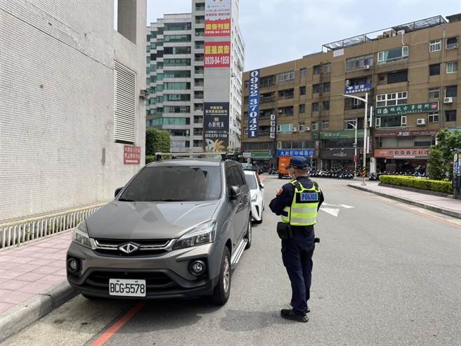 道路交通管理處罰條例檢舉新制30日上路，明訂46項民眾可檢舉的交通違規項目，包括危險駕駛、闖紅燈、違規停車、未禮讓行人等46項。（桃園市政府警察局提供／陳夢茹桃園傳真）