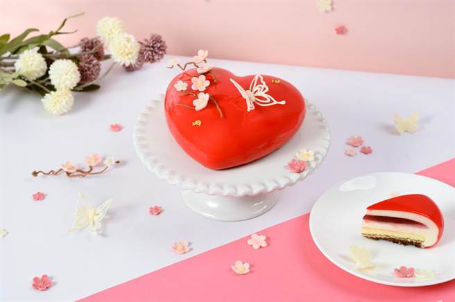 新竹喜來登推出多款母親節蛋糕，4月29日前預訂並完成付款，可享85折早鳥優惠。（新竹喜來登提供／羅浚濱新竹傳真）