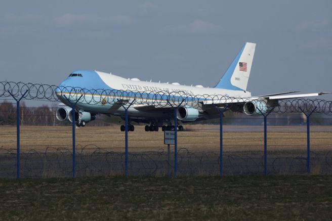 波音2021年4月公布的财报，其中「空军一号」计画亏损3.18亿美元。(图／路透社)