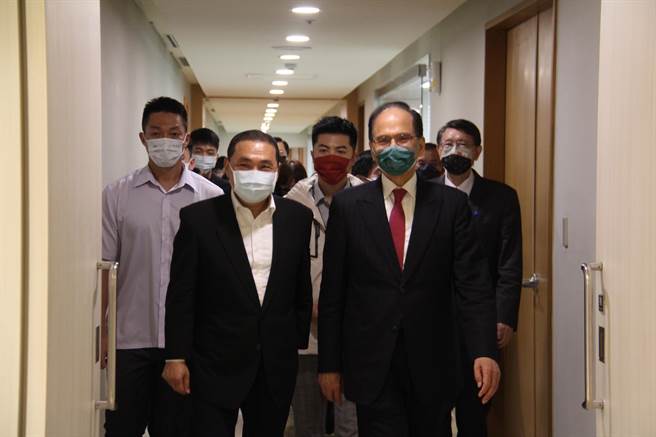 立法院长游锡堃近期宣布启动新国会园区选址评估案，今率团到新北市府拜会，新北也盘点出台北看守所、淡海新市镇垃圾焚化炉用地、新店碧潭邨营区、树林防洪三期整开区、三峡麦仔园等5处，提供给立院评估。（蔡雯如摄）