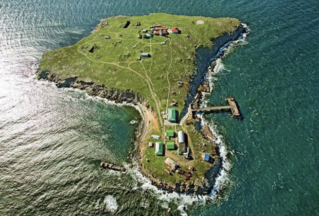 烏克蘭港城敖德薩（Odessa）南方的蛇島（Snake Island）。（圖/截自@igorsushko推特）