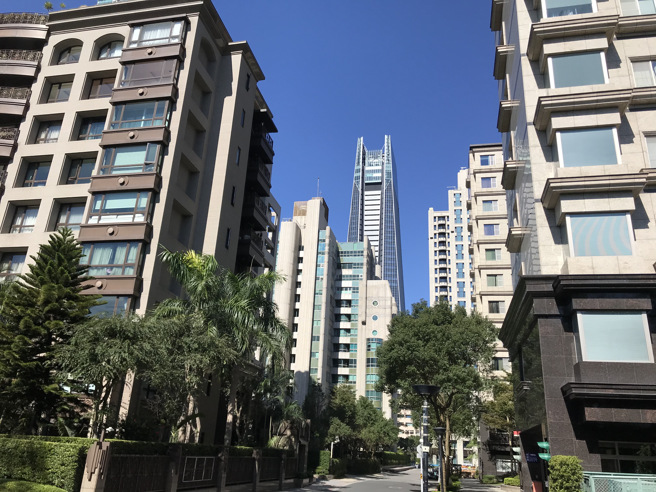 国内疫情正进入快速爆发期，预估短期内交易量会出现明显萎缩，但等到疫情受控后买气又会逐渐回笼，房市呈现先蹲后跳。(图/信义房屋提供)