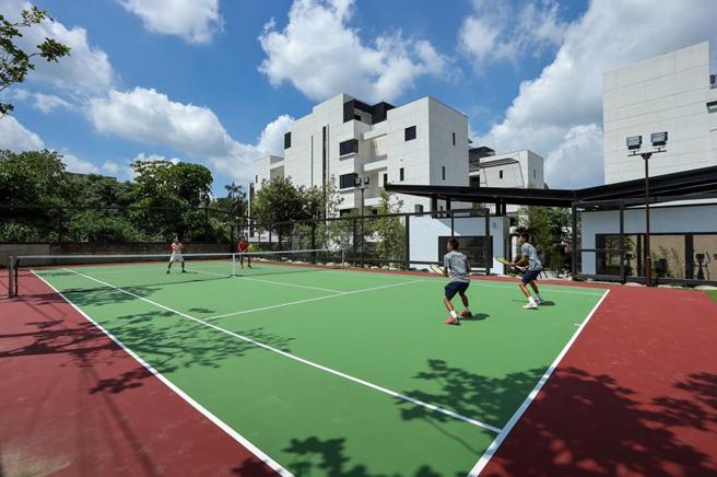 （大员林生活圈豪墅社区「藏风庄园」，社区内就有网球场。图／业者提供）