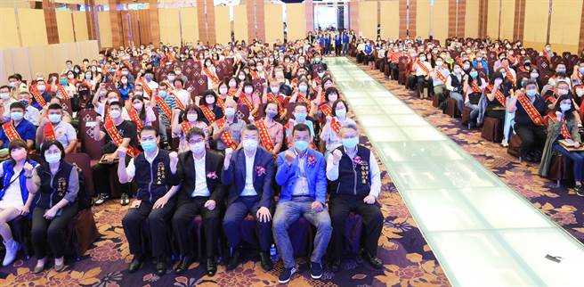 大台中職業總工會28日舉辦「2022年優秀勞工表揚大會」，表揚314位優秀勞工及11位優秀會務人員。(陳世宗攝)