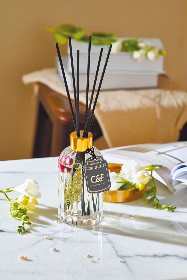 「茶镶系精油扩香」用茶结合花果香调揉合出完美香氛。图／业者提供