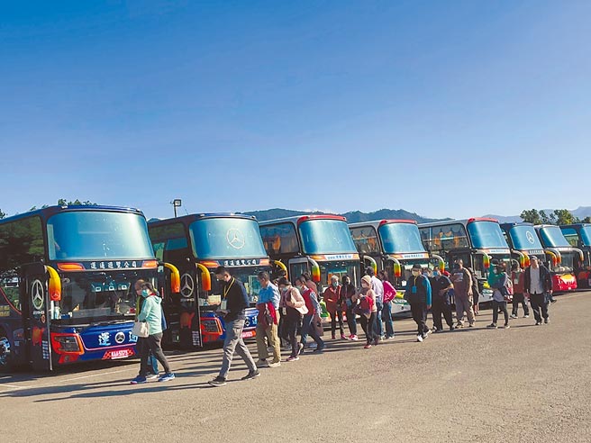 本土確診數不斷攀升，連帶衝擊國旅市場。（本報資料照片）