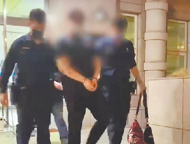 林男前往警局投案。（警方提供）