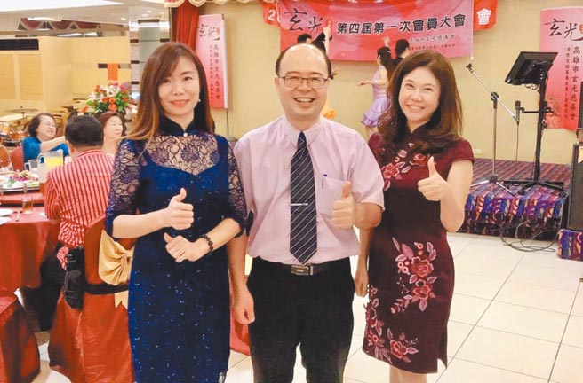 国民党高雄市长人选难产，近日国民党中央委员孙健萍（中）正评估中，不排除5月正式宣布。（孙建萍提供／柯宗纬高雄传真）