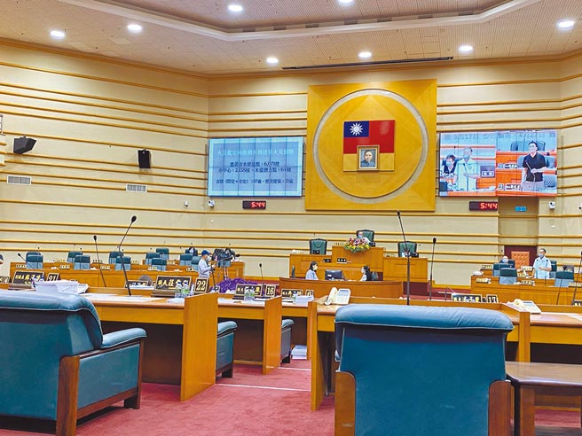 嘉义市议员郑光宏建议文化局旧屋力计画补助老房子修缮，应要求加强消安改善。（廖素慧摄）